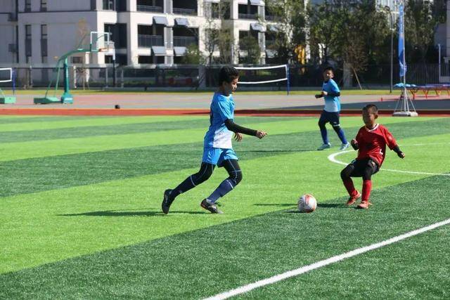 上篮没进挺可惜！李弘权半场3投1中得到3分2篮板 正负值-7